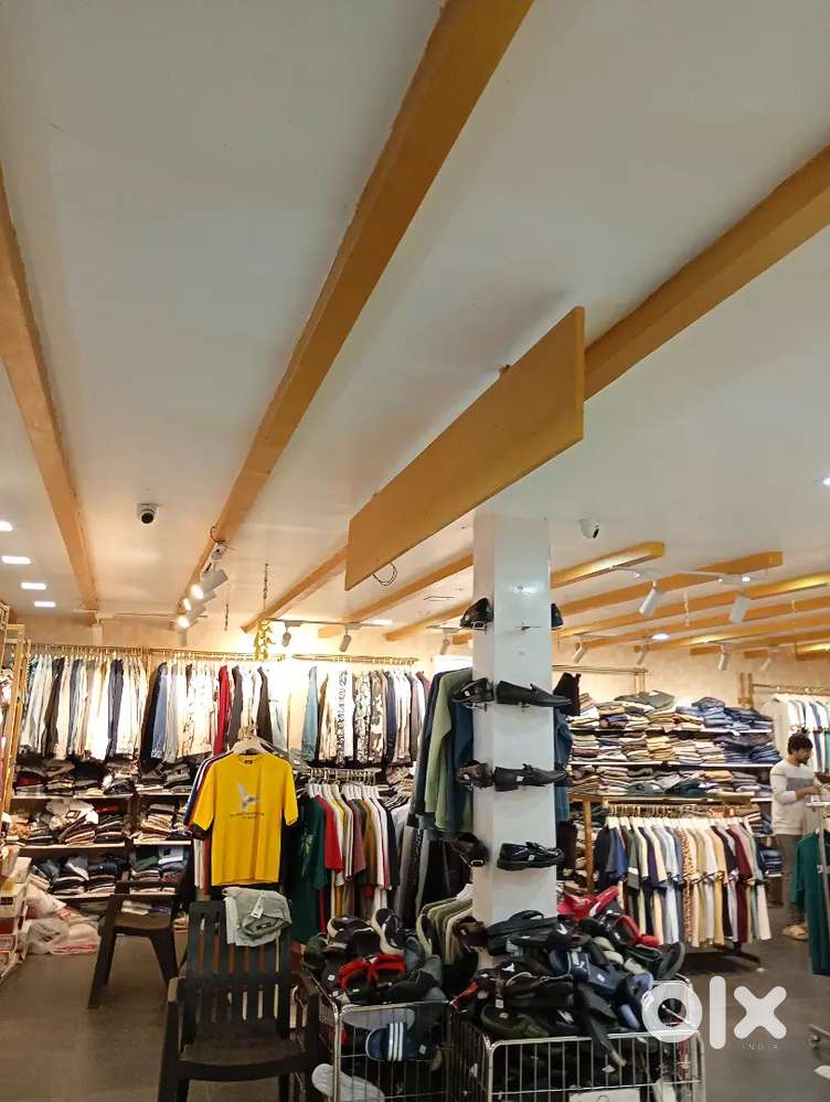 Sales job with very incentives in clothing store