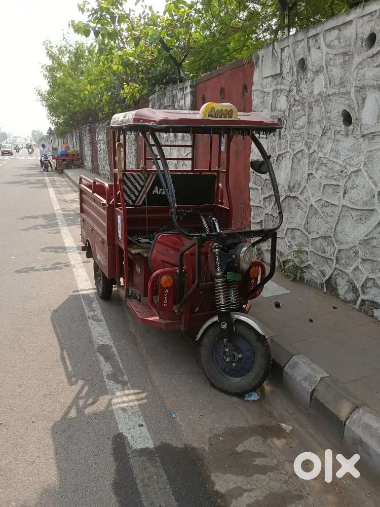 Arzoo E Londing rikshaw