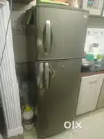 Double door refrigerator