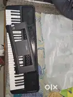 Yamaha PSR 383 Keyboard. AS GOOD AS..NEW