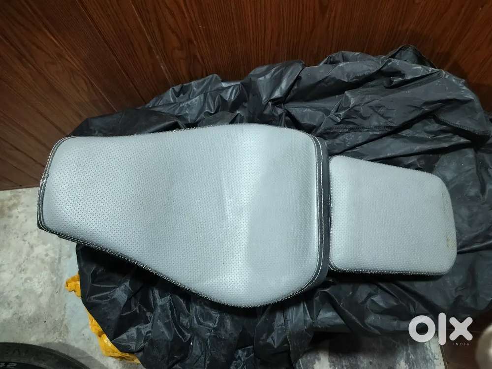 Jawa 42 bobber foldable seat