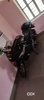 Yamaha r15, showroom condition,5778km running in service record.