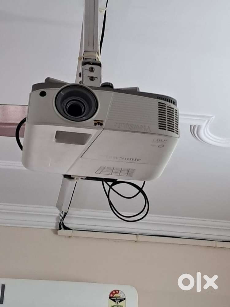 Viewsonic projector and screen for sale