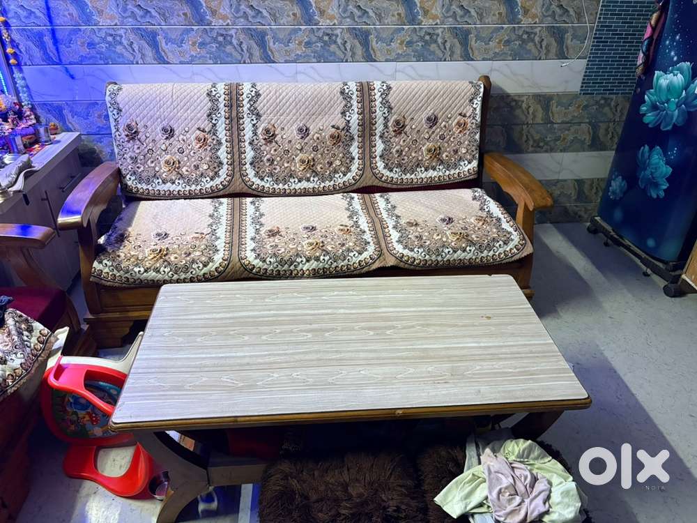 Sofa set with table