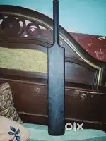 THE BAT IS 1HAND