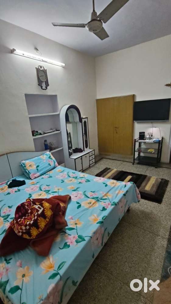 2 Bedroom Furnished house in Raja Park, Adarsh Nagar