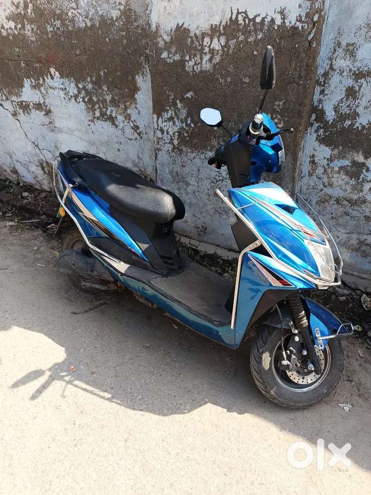 Electric scooty