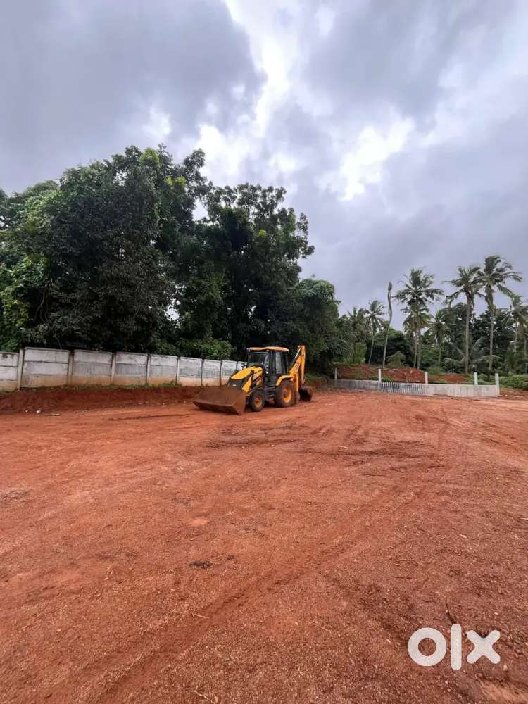 തൃശ്ശൂരിൽ ബസ്സ് റൂട് ഫ്രണ്ടേജ് വരുന്ന സ്ഥലം വില്പനയ്ക്ക്