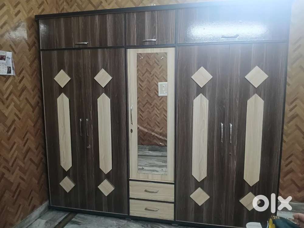 8×7 wardrobe only at 22,000