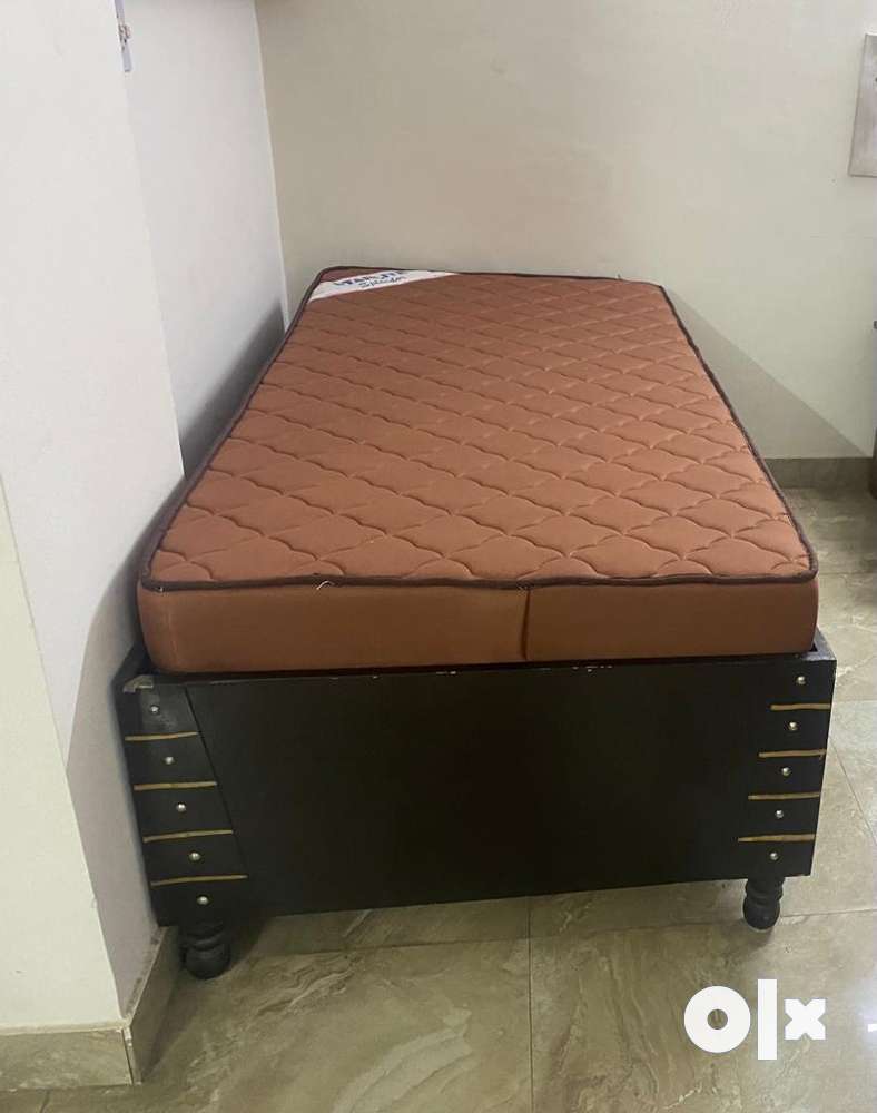 Single box bed(diwaan)