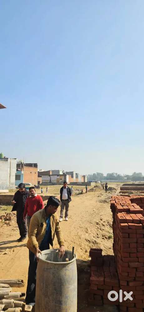 सौ फिट रोड पर मुस्लिम गेटेड सोसायटी में प्लाट्स अवेलेबल