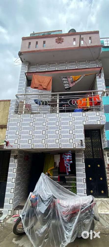 1 bhk upar niche che