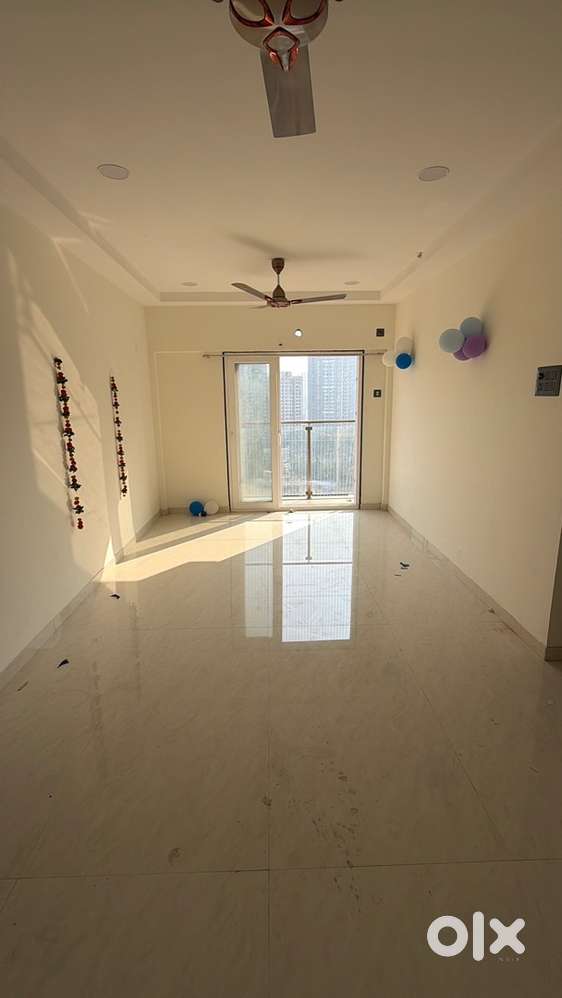 2BHK BALCONY FLAT NR STATION GOREGAON WEST