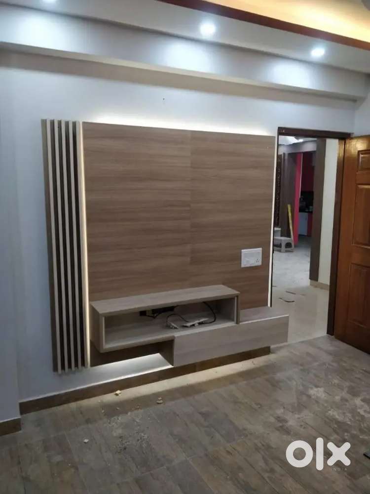 फलेट शोरूम में वुडन फर्नीचर ओर ओल वकॅ सॉल्यूशन