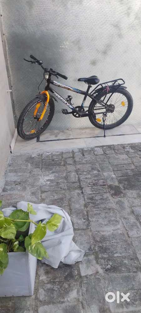 Bhai bahut badhiya cycle Hai leni hai to sampark karo mere se badhiya