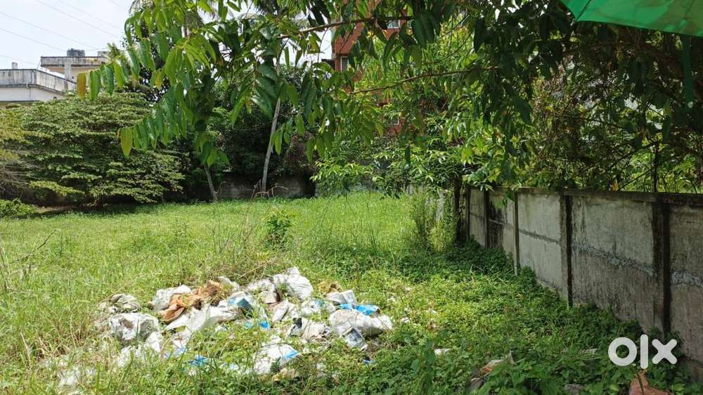 40 cents of land near JLN stadium metro station