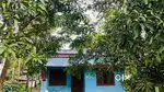 Land with old house for rent.