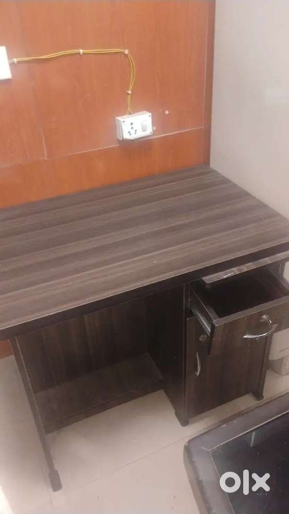 Sturdy & Spacious Computer Desk - Perfect for Home Office/Gaming