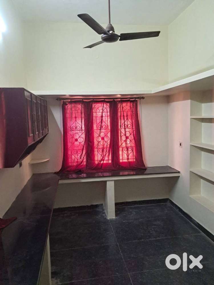 2 BHK Semi-Furnished House for Rent – First Floor with Car Parking