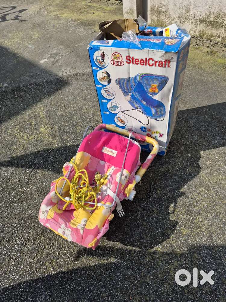 Kids hanging julla for sale  age 0 size with all accessories.