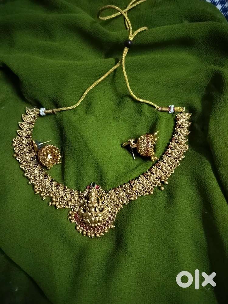 Neck set with ear rings