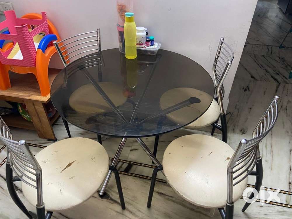 4 seater dining table