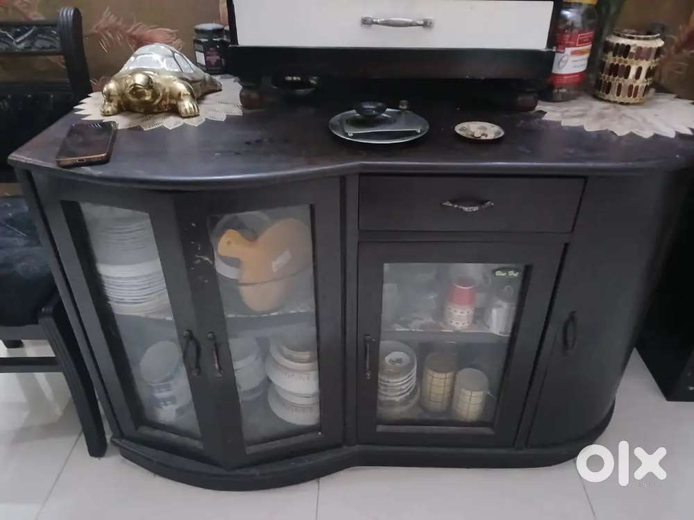Crockery Showcase