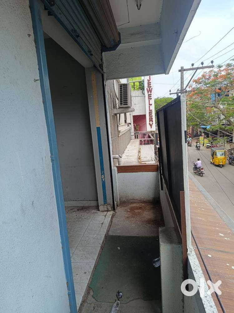 Office space in High pedestrian walkin area of chromepet market