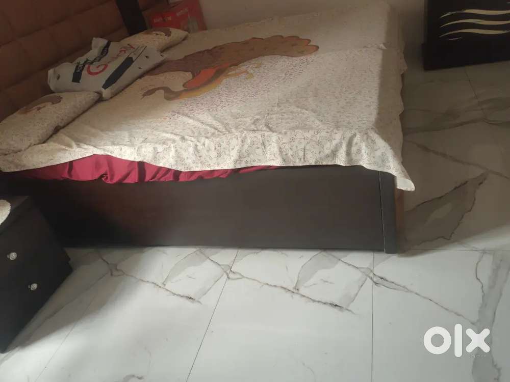 Double bed witb side stand and mattress