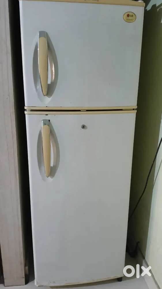 L.G. DOUBLE DOOR FRIDGE