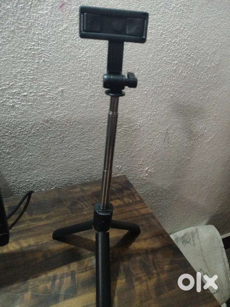 Tripod model.R1 selfie stick material ABS +stainless steel
