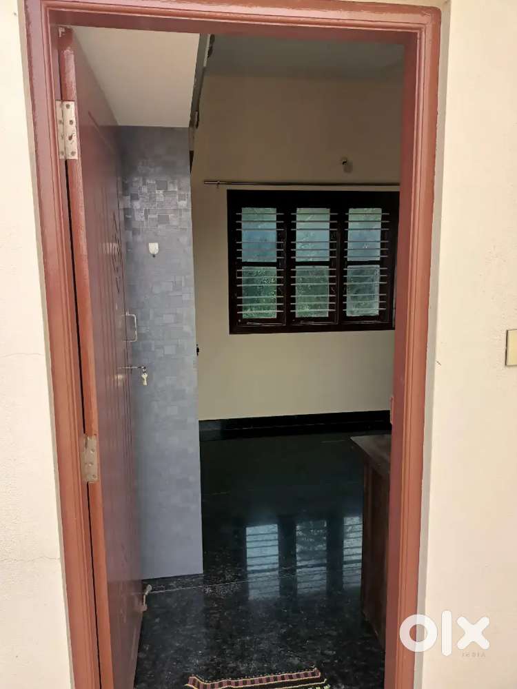 A Single room with attached Bathroom No kitchen Available