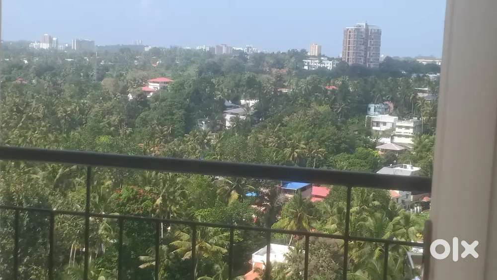 3 bhk flat for sale pongumoodu Main road 2 bathroom 1 attached