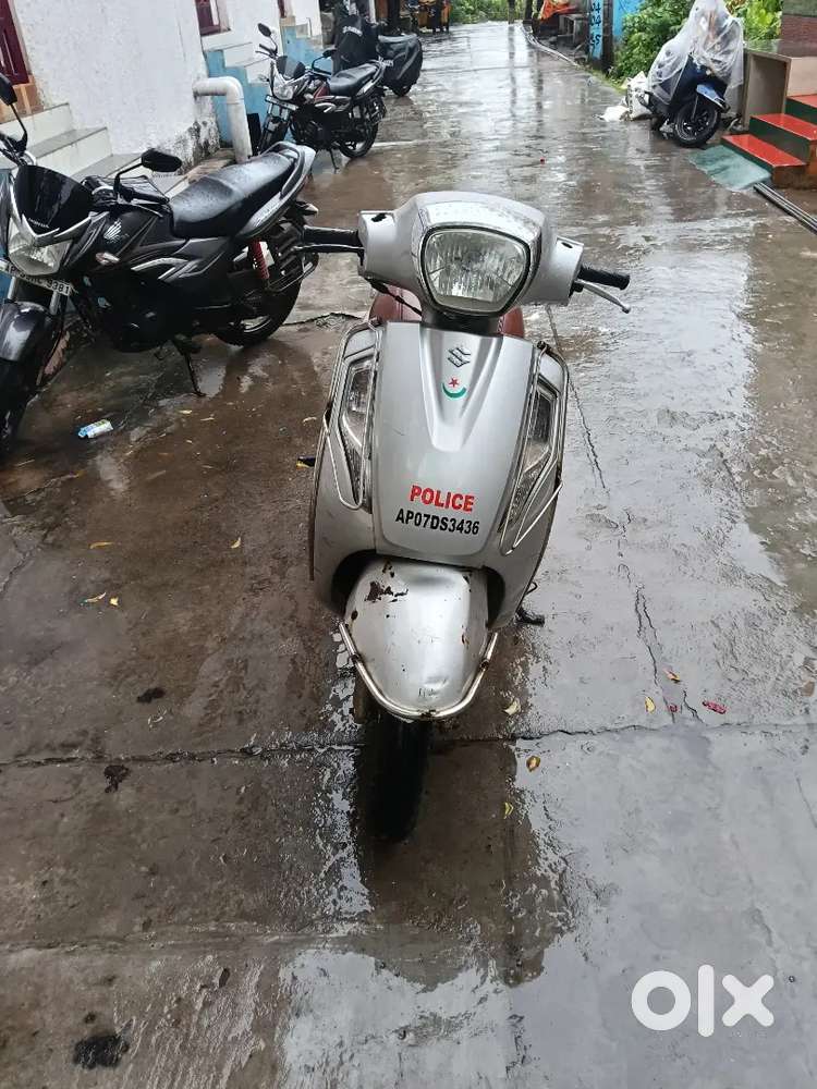 Access 125 scooty