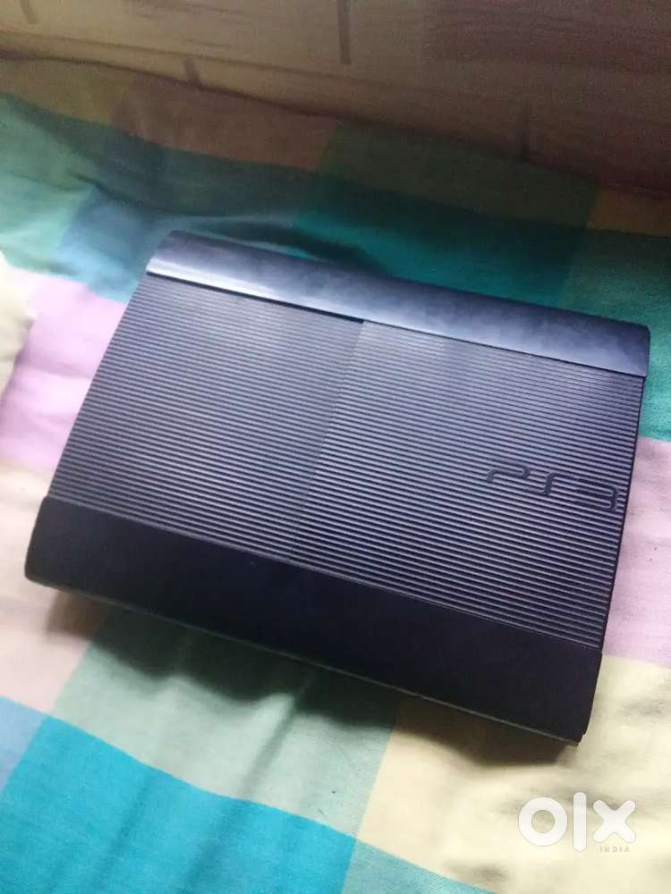 PLAYSTATION 3 SUPER SLIM WITH 2 CONTROLLERS