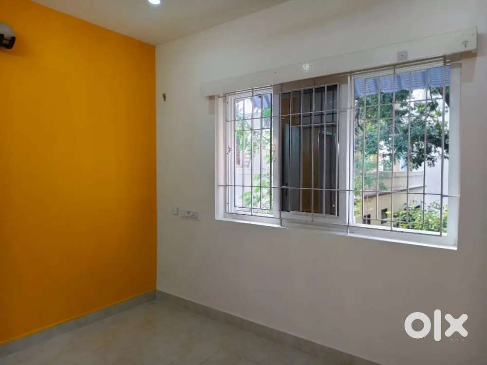 Royapettah Balaji Nagar 2Bhk 2nd flr Balcony Lift Ccp On 40 feet Road
