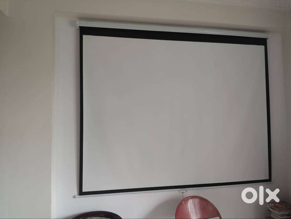PROJECTOR SCREEN AUTO LOCK