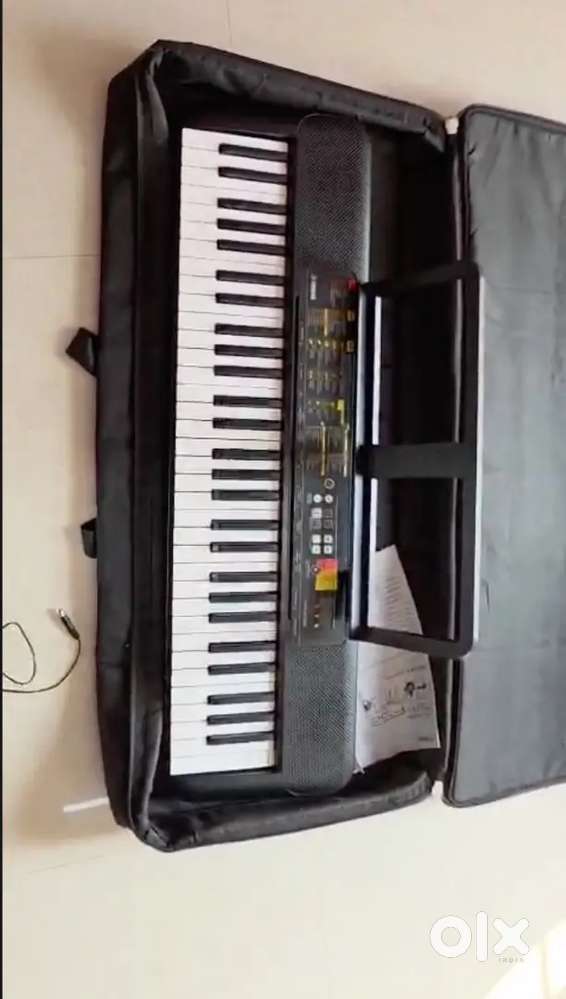 Yamaha F52 unused with bag