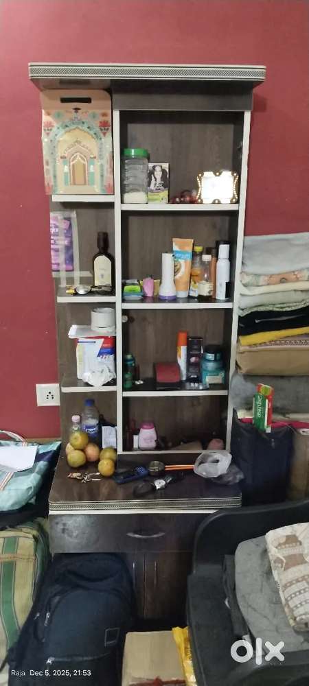 Wooden dressing table shelf