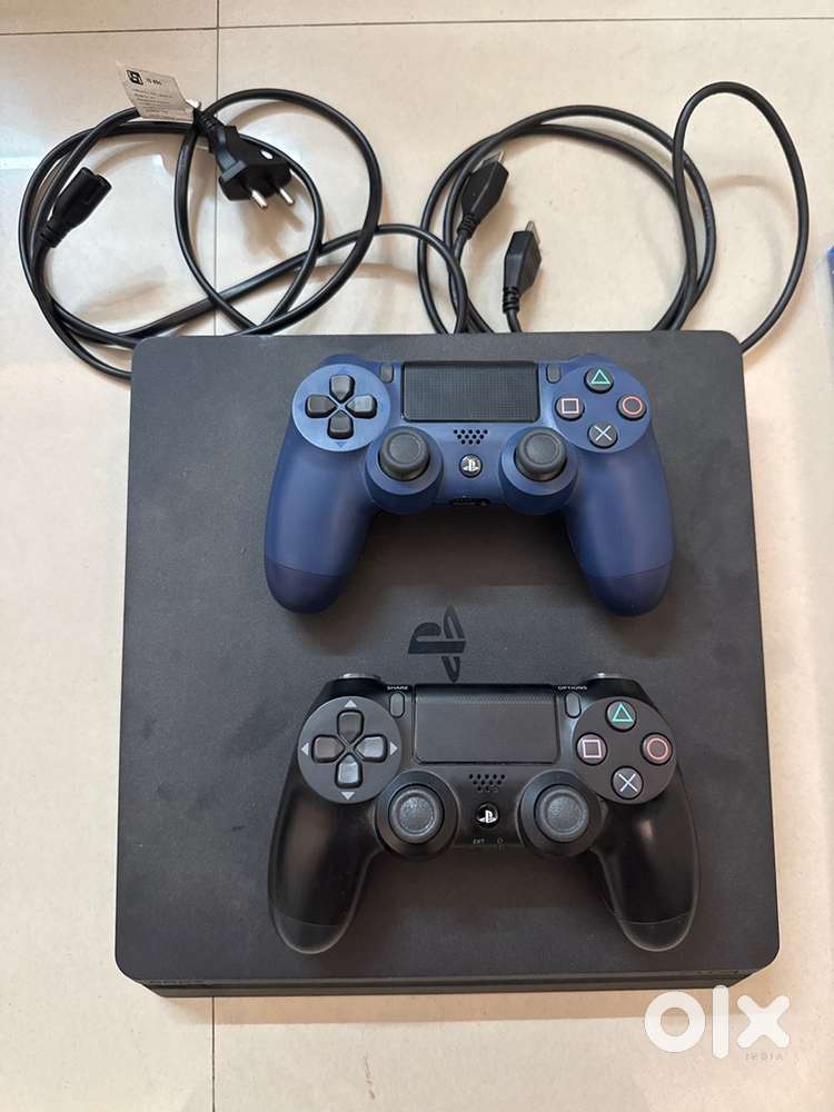 PlayStation 4 (PS4) with 8 Games – Excellent Condition