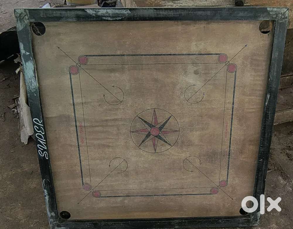 Carrom board