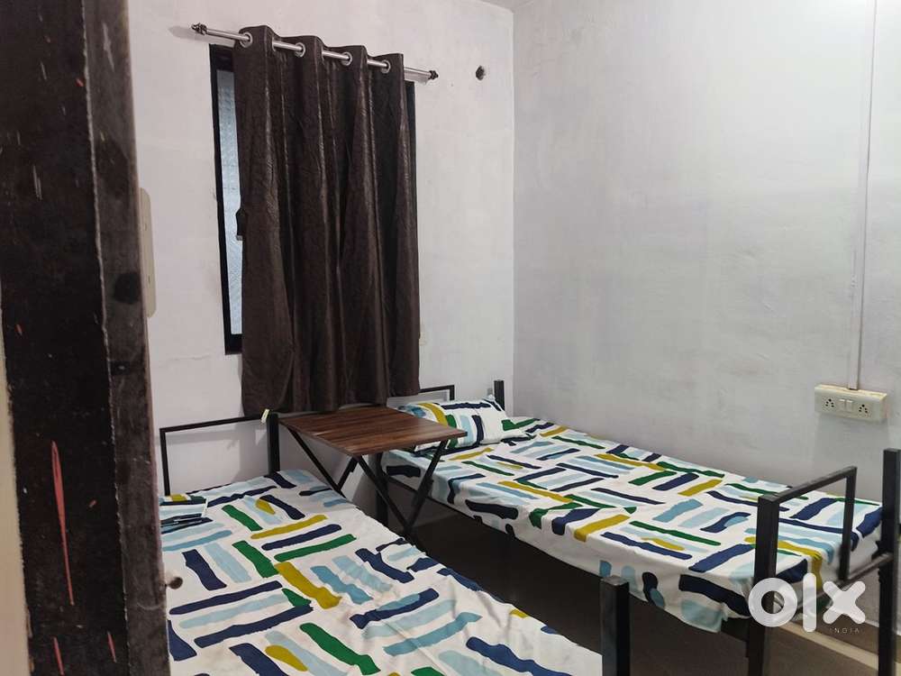 Boys pg in airoli sect 20 (no brokrage )