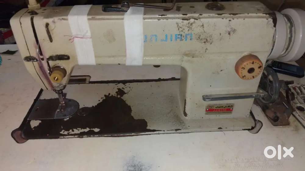 Sewing machine with moter
