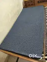 Double bed ke 2 gadde . 75 /35 inch .  3.6 inch se bda size hai .