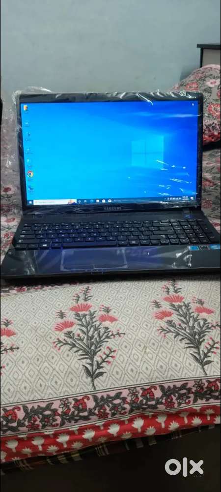 Samsung i3 6th generation 4gb ram 300 gb hard disk good running
