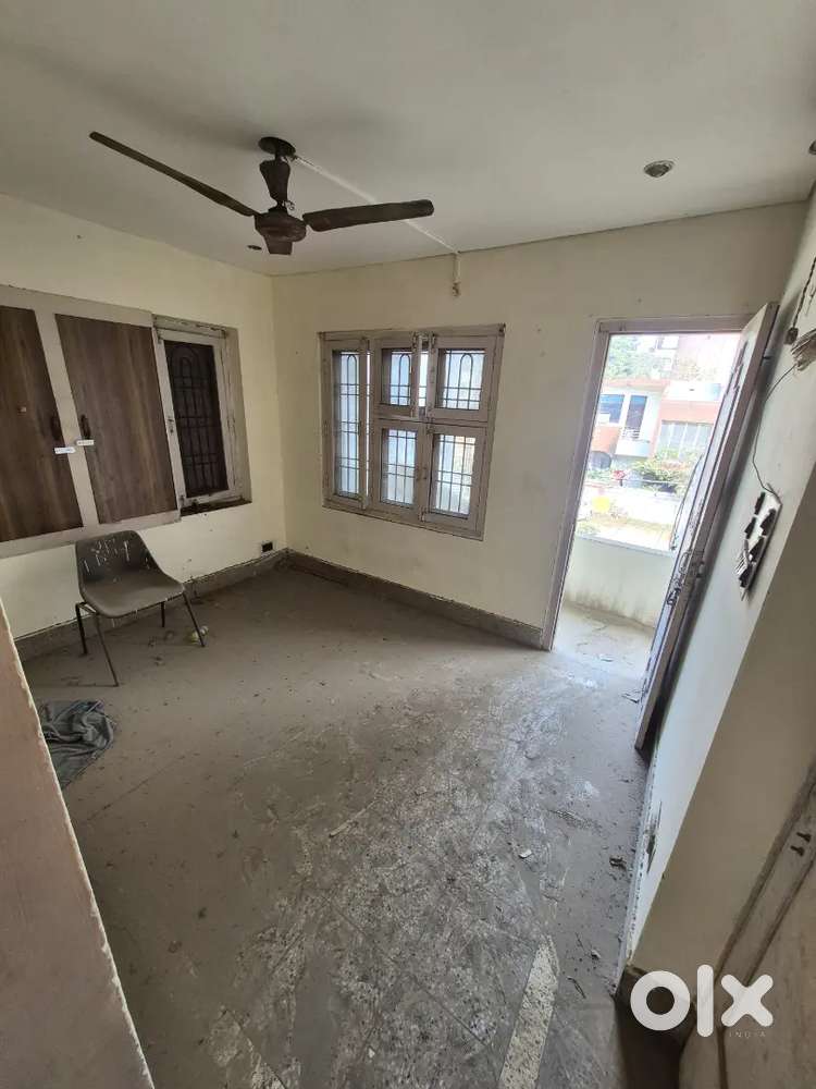 Spacious 3 BHK Independent Floor for Rent in Model Town, Bareilly