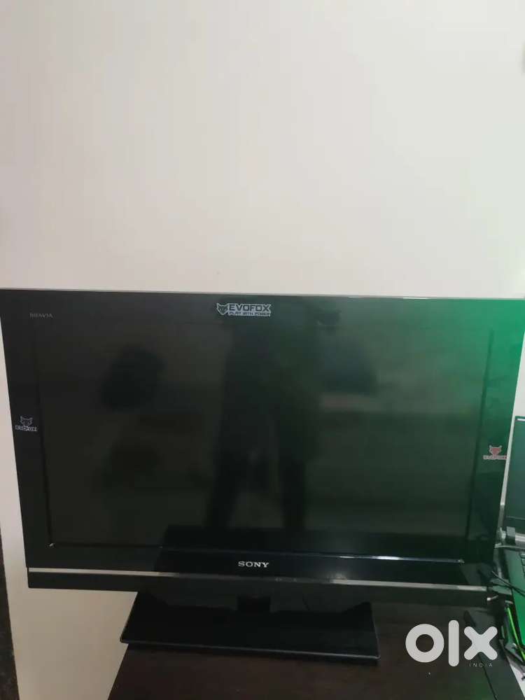 32 inch sony TV with built in speakers and 1920x1080p resolution