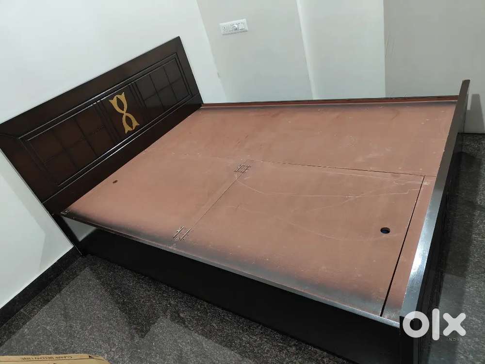 Queen size bed