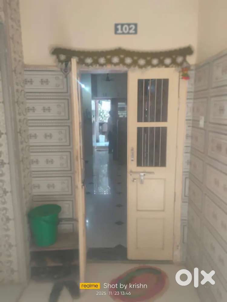 2 BHK flat vechva no che with semi furnished
