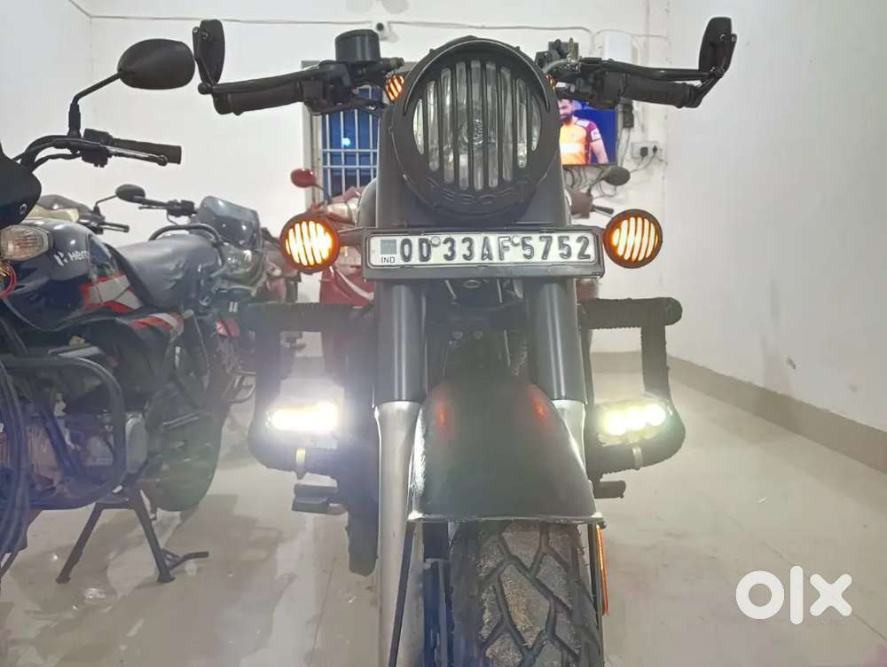 Royal Enfield classic 350,less driven showroom condition